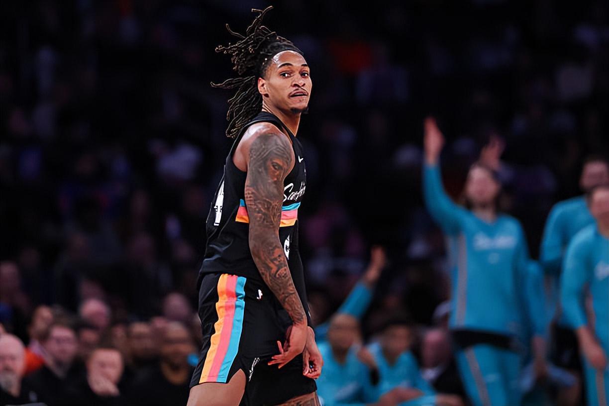 乐鱼体育-马刺遭遇了一场惨败，但是强力得分手的状态还是值得肯定？