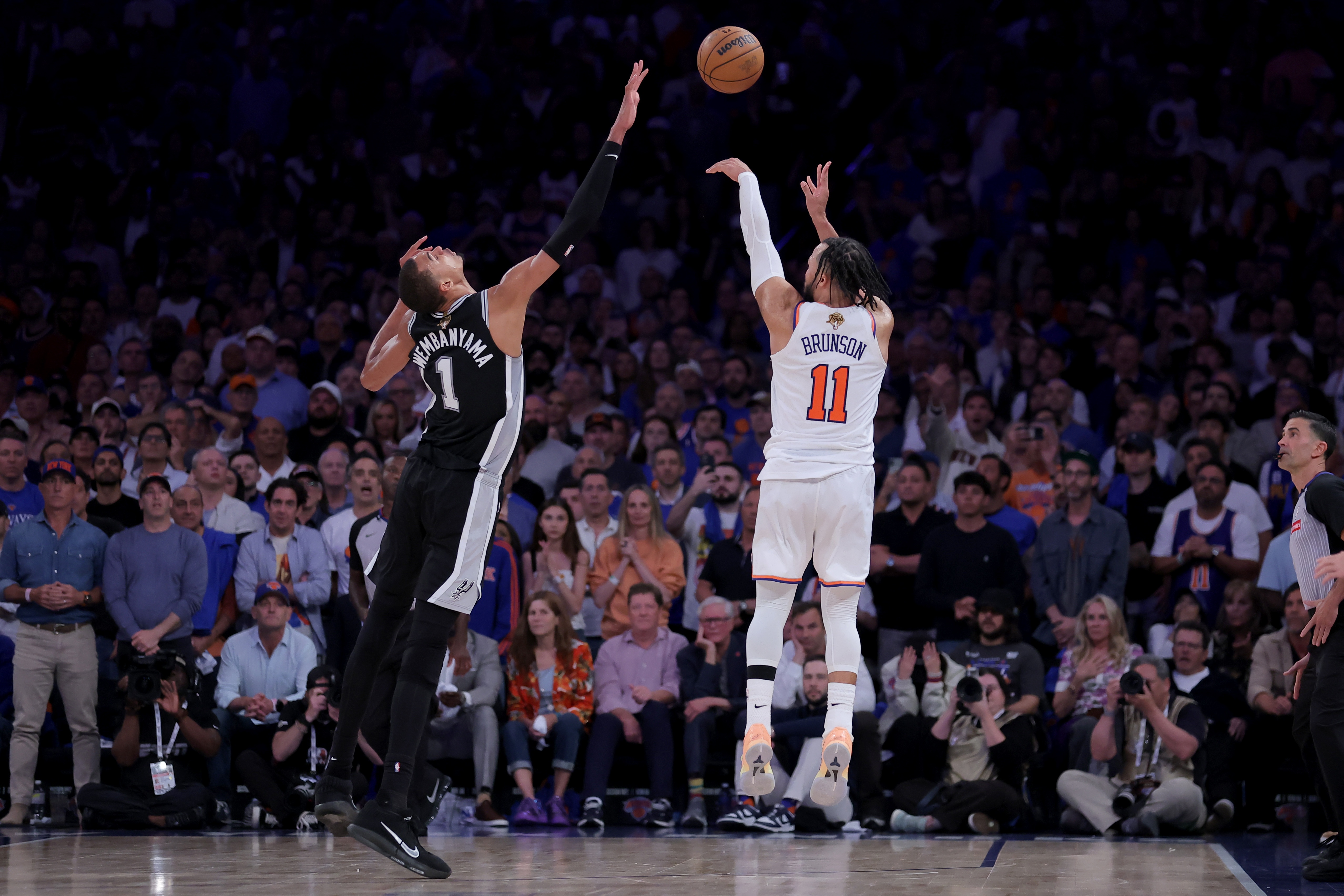 Skip:NBA太偏袒文班 对布伦森做出扎扎垫伦纳德脚的动作却没被吹